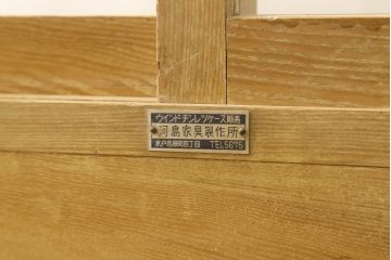 ガラスケースの見た目を変えずに綺麗にリペア!本体は着色・ペイントはせず現状の色味を活かし、木部の脚部裏側の色味は元の黒色のまま着色。(ショーケース、陳列棚、飾り棚、店舗什器)