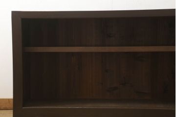 近江水屋箪笥テレビ台をリペア&カスタム!奥行をリサイズし、既存の棚板は取り外しできる仕様に加工。修繕箇所は本体と馴染ませ、現状のお品物に合わせて1トーン程落ち着いた色に着色。(キャビネット、戸棚)