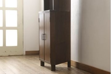 コーナーキャビネットの見た目を変えずに綺麗にリペア!修繕箇所は本体と馴染ませ、現状の品物に合わせて1トーン程落ち着いた色に着色。(コーナーシェルフ、戸棚、収納棚)