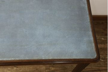 ワークデスクの見た目を変えずに綺麗にリペア!天板のレザートップは革専用のクリーナー・ワックスで仕上げ。修繕箇所は本体と馴染ませ、現状の品物に合わせて1トーン程落ち着いた色に着色。(在宅ワーク、在宅用、カフェテーブル、平机)