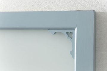 ガラス窓2枚をリペア&カスタム!高さと幅をリサイズし、2か所に引手を追加。上下の部分にスリガラス、中央部分をクリアガラスに交換。色味は当店商品を参考にくすんだ水色に着色。(引き戸、ガラス戸、建具)