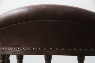 キャスター付きチェアをリペア&カスタム!座面と背面を指定の本革に張り変え、硬さを調整。木部は1トーン落ち着いた色味に着色仕上げ。