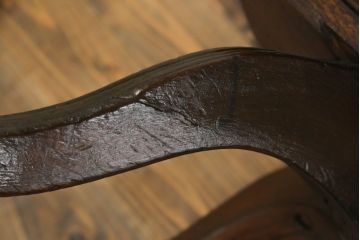 キャスター付きチェアをリペア&カスタム!座面と背面を指定の本革に張り変え、硬さを調整。木部は1トーン落ち着いた色味に着色仕上げ。