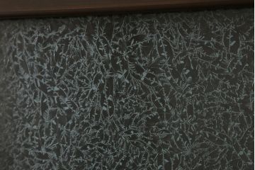 ガラス戸2枚をリペア&カスタム!高さと幅をリサイズし、調整式の平型の戸車を取り付け。色味は当店商品を参考に着色。(引き戸、建具)