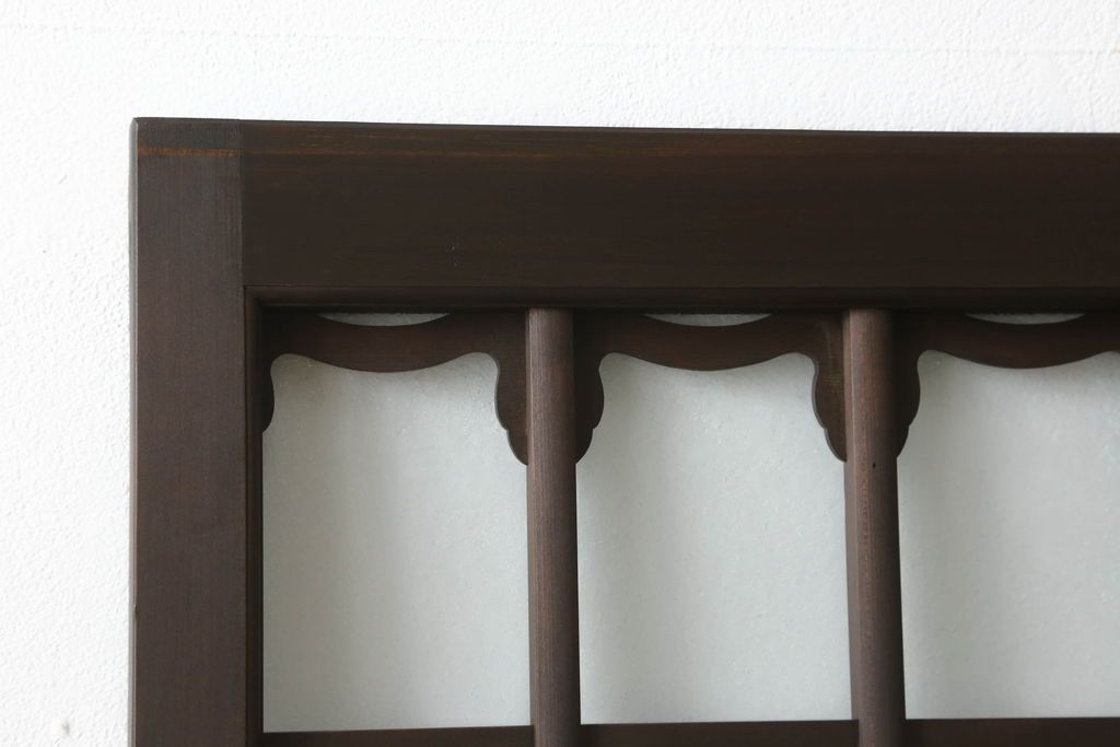 ガラス戸2枚をリペア&カスタム!高さと幅をリサイズし、調整式の平型の戸車を取り付け。色味は当店商品を参考に着色。(引き戸、建具)