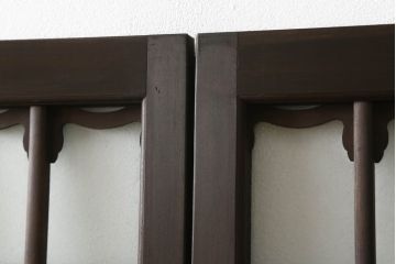 ガラス戸2枚をリペア&カスタム!高さと幅をリサイズし、調整式の平型の戸車を取り付け。色味は当店商品を参考に着色。(引き戸、建具)