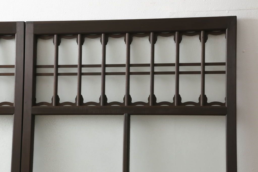 ガラス戸2枚をリペア&カスタム!高さと幅をリサイズし、調整式の平型の戸車を取り付け。色味は当店商品を参考に着色。(引き戸、建具)