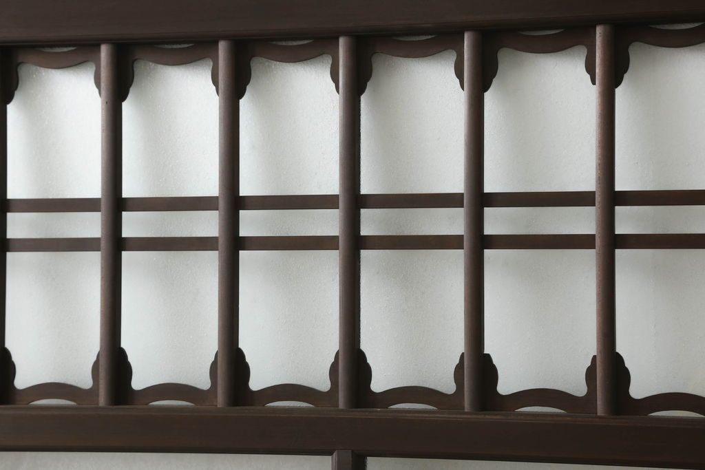 ガラス戸2枚をリペア&カスタム!高さと幅をリサイズし、調整式の平型の戸車を取り付け。色味は当店商品を参考に着色。(引き戸、建具)