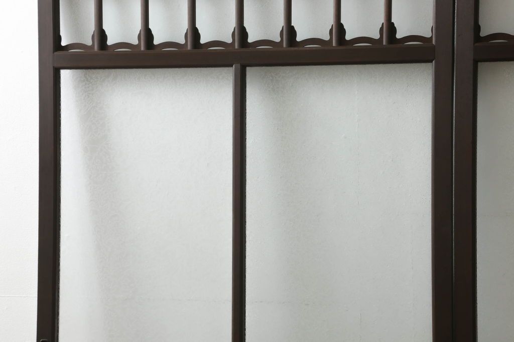 ガラス戸2枚をリペア&カスタム!高さと幅をリサイズし、調整式の平型の戸車を取り付け。色味は当店商品を参考に着色。(引き戸、建具)