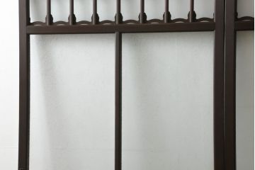 ガラス戸2枚をリペア&カスタム!高さと幅をリサイズし、調整式の平型の戸車を取り付け。色味は当店商品を参考に着色。(引き戸、建具)