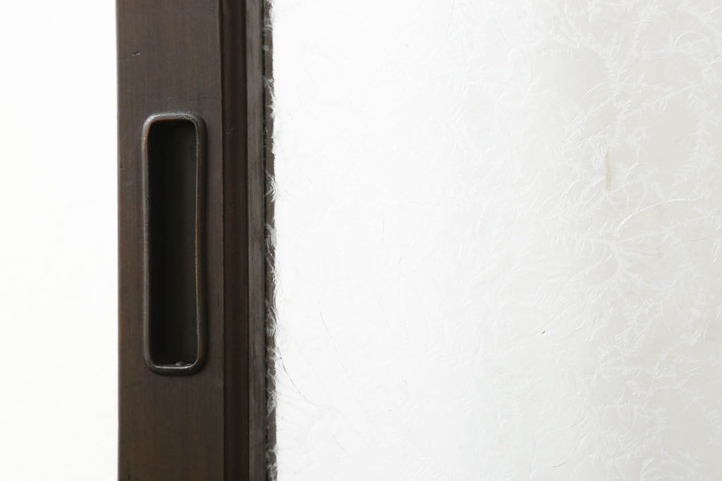 ガラス戸2枚をリペア&カスタム!高さと幅をリサイズし、調整式の平型の戸車を取り付け。色味は当店商品を参考に着色。(引き戸、建具)