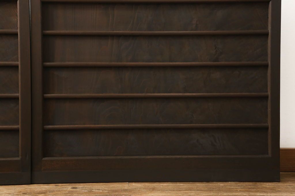 ガラス戸2枚をリペア&カスタム!高さと幅をリサイズし、調整式の平型の戸車を取り付け。色味は当店商品を参考に着色。(引き戸、建具)