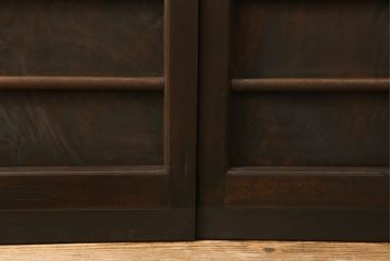 ガラス戸2枚をリペア&カスタム!高さと幅をリサイズし、調整式の平型の戸車を取り付け。色味は当店商品を参考に着色。(引き戸、建具)