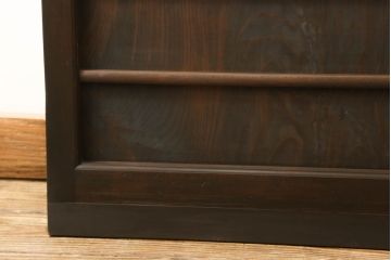 ガラス戸2枚をリペア&カスタム!高さと幅をリサイズし、調整式の平型の戸車を取り付け。色味は当店商品を参考に着色。(引き戸、建具)