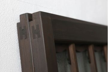 ガラス戸2枚をリペア&カスタム!高さと幅をリサイズし、調整式の平型の戸車を取り付け。色味は当店商品を参考に着色。(引き戸、建具)