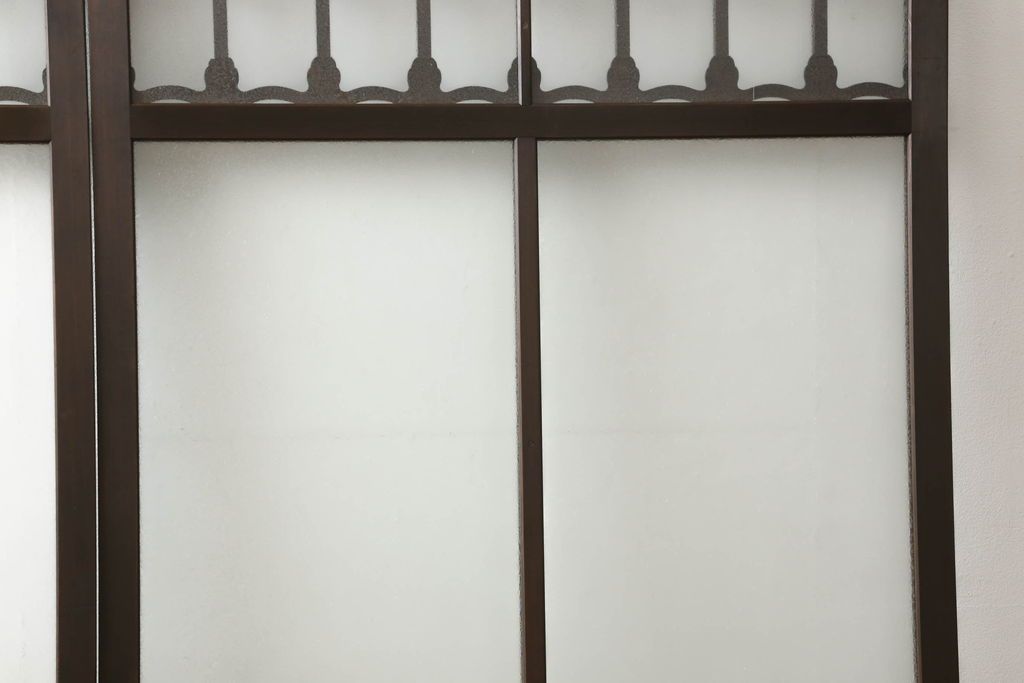 ガラス戸2枚をリペア&カスタム!高さと幅をリサイズし、調整式の平型の戸車を取り付け。色味は当店商品を参考に着色。(引き戸、建具)