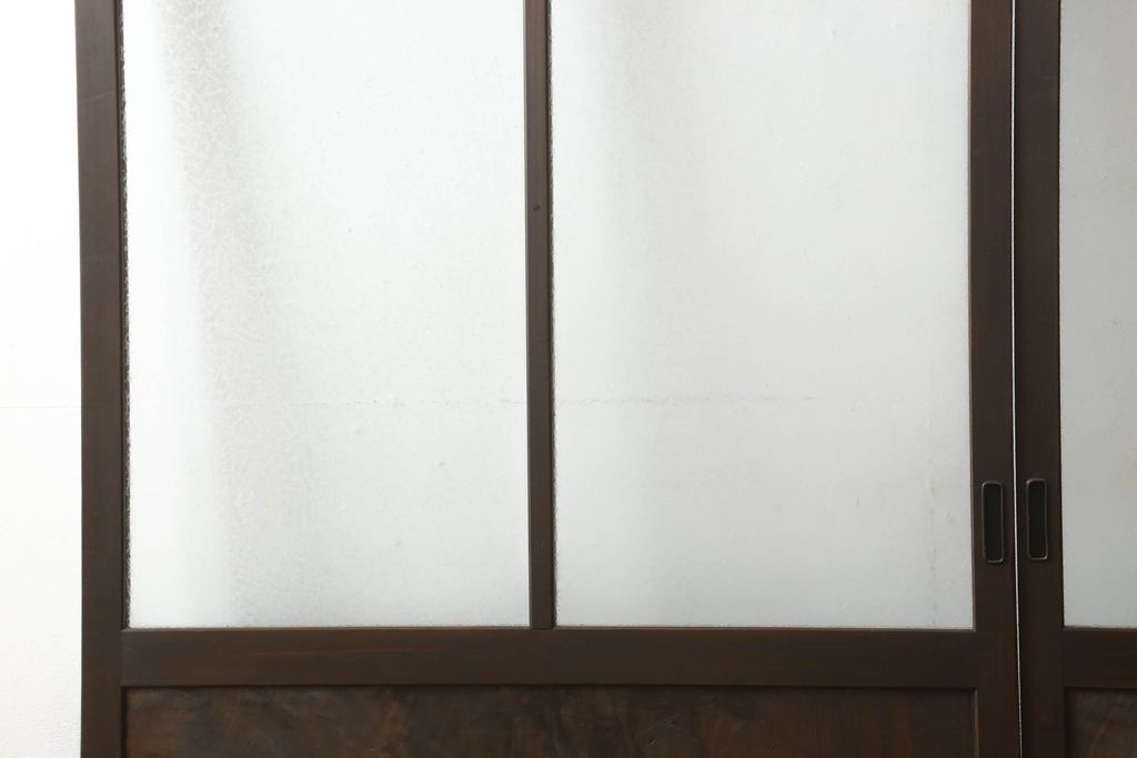 ガラス戸2枚をリペア&カスタム!高さと幅をリサイズし、調整式の平型の戸車を取り付け。色味は当店商品を参考に着色。(引き戸、建具)