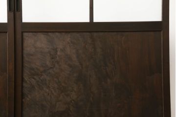 ガラス戸2枚をリペア&カスタム!高さと幅をリサイズし、調整式の平型の戸車を取り付け。色味は当店商品を参考に着色。(引き戸、建具)