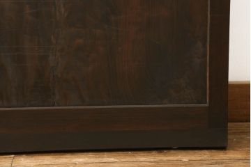 ガラス戸2枚をリペア&カスタム!高さと幅をリサイズし、調整式の平型の戸車を取り付け。色味は当店商品を参考に着色。(引き戸、建具)