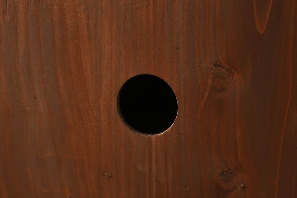 米沢箪笥をリペア&カスタム!下段1段目をフラップダウン扉に加工し、内部はフラットになるよう板を取り付け。配線用の穴あけ加工をし、竿通し金具は取り外し。本体は現状の色味を活かし、漆塗りは磨き仕上げ。(重ね箪笥、和たんす、収納箪笥、時代箪笥、整理タンス)