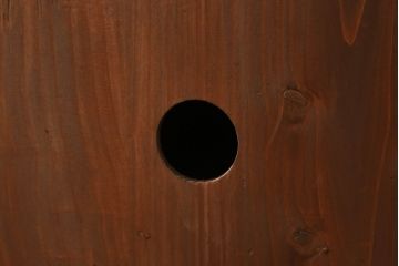 米沢箪笥をリペア&カスタム!下段1段目をフラップダウン扉に加工し、内部はフラットになるよう板を取り付け。配線用の穴あけ加工をし、竿通し金具は取り外し。本体は現状の色味を活かし、漆塗りは磨き仕上げ。(重ね箪笥、和たんす、収納箪笥、時代箪笥、整理タンス)