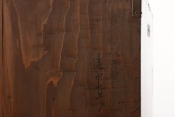 米沢箪笥をリペア&カスタム!下段1段目をフラップダウン扉に加工し、内部はフラットになるよう板を取り付け。配線用の穴あけ加工をし、竿通し金具は取り外し。本体は現状の色味を活かし、漆塗りは磨き仕上げ。(重ね箪笥、和たんす、収納箪笥、時代箪笥、整理タンス)