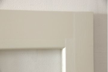 ガラス戸4枚をリペア&カスタム!高さと幅をリサイズし、引手や戸車を取り付け。全てのガラスをクリアガラスに交換。色味は当店商品を参考にアンティークホワイトにペイント。(引き戸、建具)