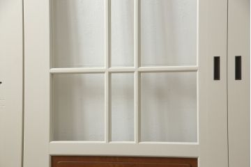 ガラス戸4枚をリペア&カスタム!高さと幅をリサイズし、引手や戸車を取り付け。全てのガラスをクリアガラスに交換。色味は当店商品を参考にアンティークホワイトにペイント。(引き戸、建具)