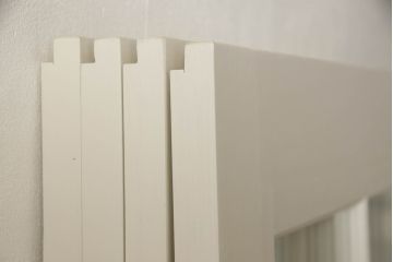 ガラス戸4枚をリペア&カスタム!高さと幅をリサイズし、引手や戸車を取り付け。全てのガラスをクリアガラスに交換。色味は当店商品を参考にアンティークホワイトにペイント。(引き戸、建具)