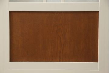 ガラス戸4枚をリペア&カスタム!高さと幅をリサイズし、引手や戸車を取り付け。全てのガラスをクリアガラスに交換。色味は当店商品を参考にアンティークホワイトにペイント。(引き戸、建具)