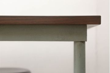 格納スツール6脚付きテーブルをリペア&カスタム!当店商品を参考に天板と座面を交換、キャスター部分は着色して仕上げ。(6人用ダイニングテーブル、作業台)