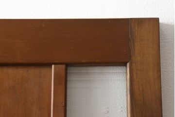 木製扉をリペア&カスタム!高さと幅をリサイズし、指定箇所に新品のモールガラスを入れる加工。本体は現状の色味を活かし、修繕箇所は本体と馴染むように仕上げ。(ドア、建具)