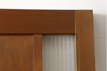 木製扉をリペア&カスタム!高さと幅をリサイズし、指定箇所に新品のモールガラスを入れる加工。本体は現状の色味を活かし、修繕箇所は本体と馴染むように仕上げ。(ドア、建具)