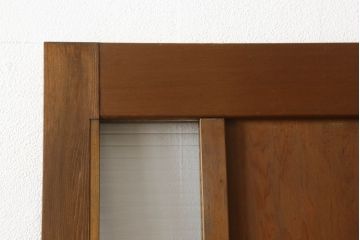 木製扉をリペア&カスタム!高さと幅をリサイズし、指定箇所に新品のモールガラスを入れる加工。本体は現状の色味を活かし、修繕箇所は本体と馴染むように仕上げ。(ドア、建具)