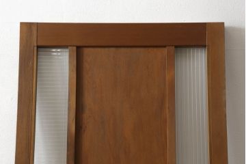 木製扉をリペア&カスタム!高さと幅をリサイズし、指定箇所に新品のモールガラスを入れる加工。本体は現状の色味を活かし、修繕箇所は本体と馴染むように仕上げ。(ドア、建具)