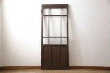 ガラス扉をリペア&カスタム!高さと幅をリサイズし、取っ手位置を調整。金具を取り付け、ガラスの一部をクリアガラスに交換。色味は当店商品を参考に着色。(ドア、建具)