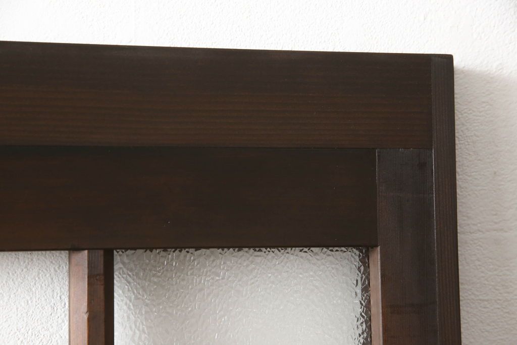 ガラス扉をリペア&カスタム!高さと幅をリサイズし、取っ手位置を調整。金具を取り付け、ガラスの一部をクリアガラスに交換。色味は当店商品を参考に着色。(ドア、建具)