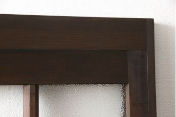 ガラス扉をリペア&カスタム!高さと幅をリサイズし、取っ手位置を調整。金具を取り付け、ガラスの一部をクリアガラスに交換。色味は当店商品を参考に着色。(ドア、建具)