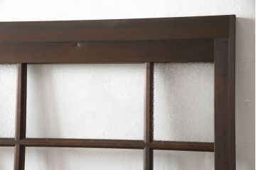 ガラス扉をリペア&カスタム!高さと幅をリサイズし、取っ手位置を調整。金具を取り付け、ガラスの一部をクリアガラスに交換。色味は当店商品を参考に着色。(ドア、建具)