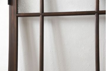 ガラス扉をリペア&カスタム!高さと幅をリサイズし、取っ手位置を調整。金具を取り付け、ガラスの一部をクリアガラスに交換。色味は当店商品を参考に着色。(ドア、建具)