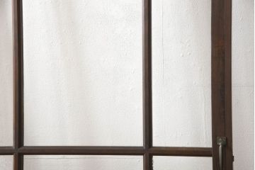 ガラス扉をリペア&カスタム!高さと幅をリサイズし、取っ手位置を調整。金具を取り付け、ガラスの一部をクリアガラスに交換。色味は当店商品を参考に着色。(ドア、建具)