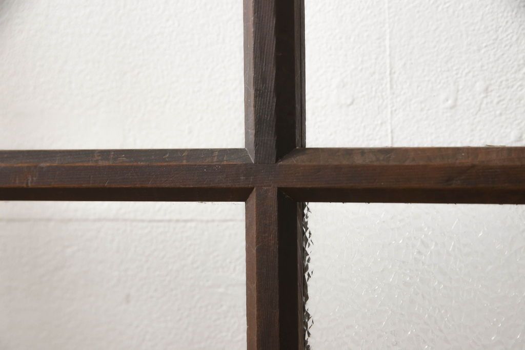 ガラス扉をリペア&カスタム!高さと幅をリサイズし、取っ手位置を調整。金具を取り付け、ガラスの一部をクリアガラスに交換。色味は当店商品を参考に着色。(ドア、建具)