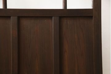 ガラス扉をリペア&カスタム!高さと幅をリサイズし、取っ手位置を調整。金具を取り付け、ガラスの一部をクリアガラスに交換。色味は当店商品を参考に着色。(ドア、建具)