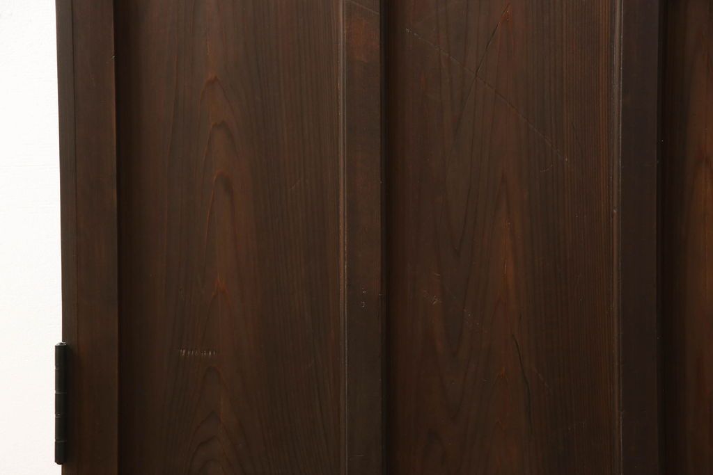 ガラス扉をリペア&カスタム!高さと幅をリサイズし、取っ手位置を調整。金具を取り付け、ガラスの一部をクリアガラスに交換。色味は当店商品を参考に着色。(ドア、建具)