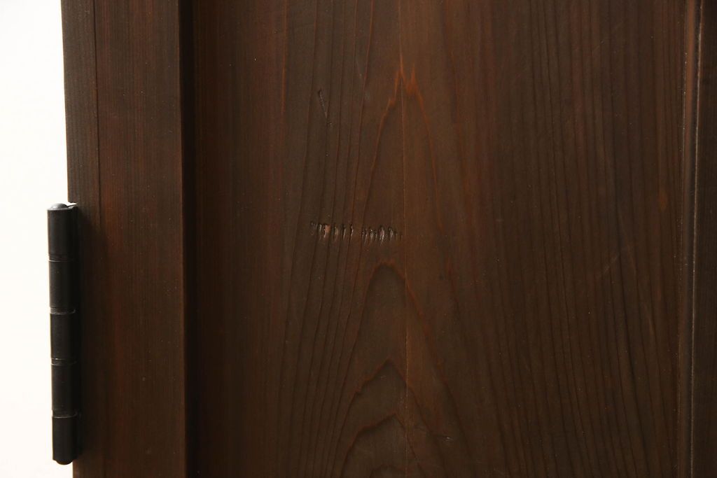 ガラス扉をリペア&カスタム!高さと幅をリサイズし、取っ手位置を調整。金具を取り付け、ガラスの一部をクリアガラスに交換。色味は当店商品を参考に着色。(ドア、建具)