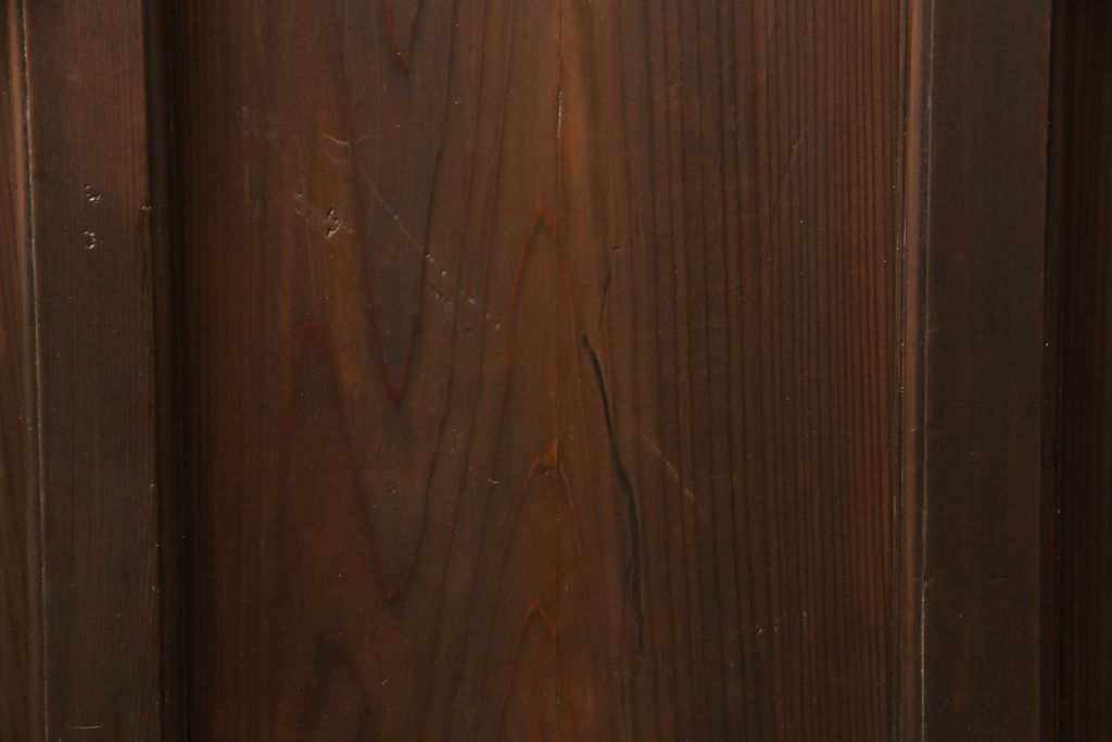 ガラス扉をリペア&カスタム!高さと幅をリサイズし、取っ手位置を調整。金具を取り付け、ガラスの一部をクリアガラスに交換。色味は当店商品を参考に着色。(ドア、建具)