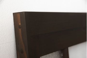 ガラス扉をリペア&カスタム!高さと幅をリサイズし、取っ手位置を調整。金具を取り付け、ガラスの一部をクリアガラスに交換。色味は当店商品を参考に着色。(ドア、建具)