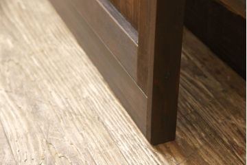 ガラス扉をリペア&カスタム!高さと幅をリサイズし、取っ手位置を調整。金具を取り付け、ガラスの一部をクリアガラスに交換。色味は当店商品を参考に着色。(ドア、建具)