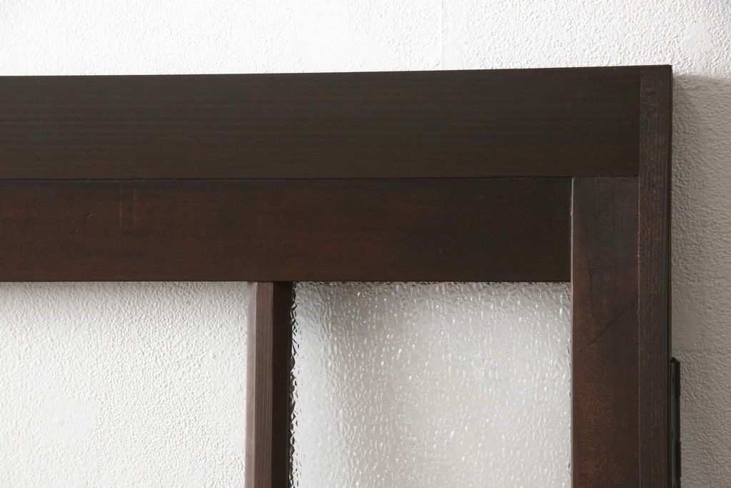 ガラス扉をリペア&カスタム!高さと幅をリサイズし、取っ手位置を調整。金具を取り付け、ガラスの一部をクリアガラスに交換。色味は当店商品を参考に着色。(ドア、建具)