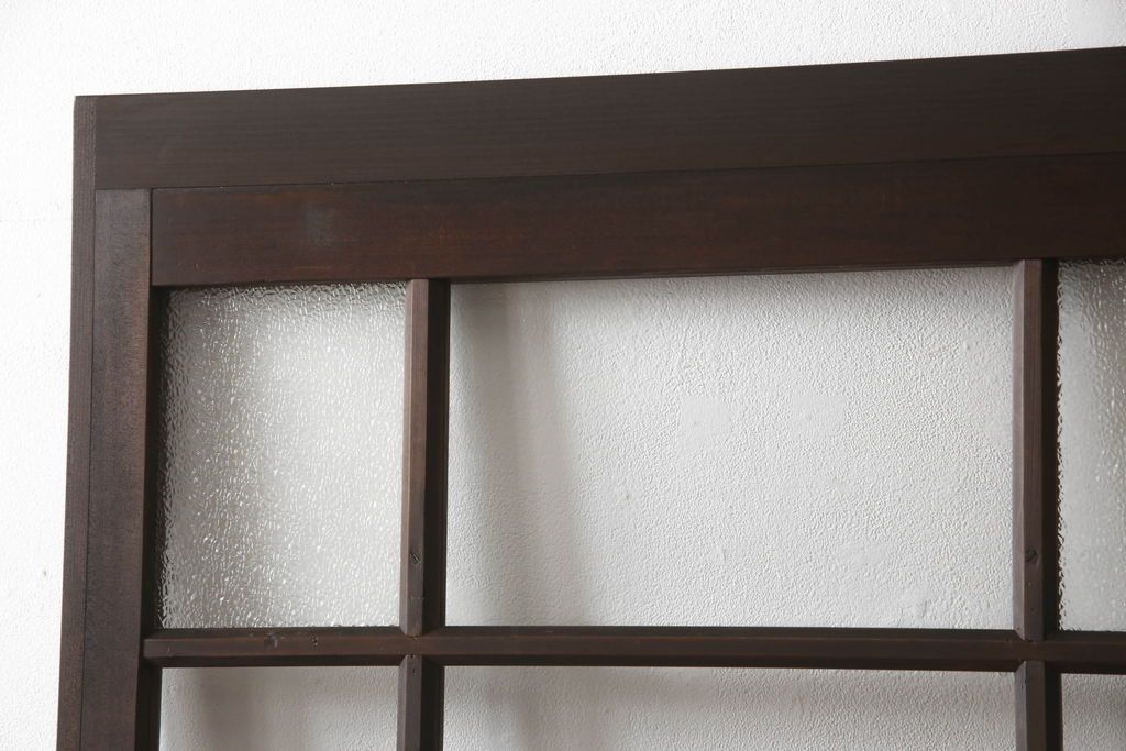 ガラス扉をリペア&カスタム!高さと幅をリサイズし、取っ手位置を調整。金具を取り付け、ガラスの一部をクリアガラスに交換。色味は当店商品を参考に着色。(ドア、建具)